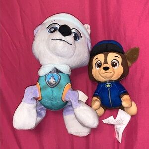 2 Paw Patrol Stuffed Animals Everest & Chase